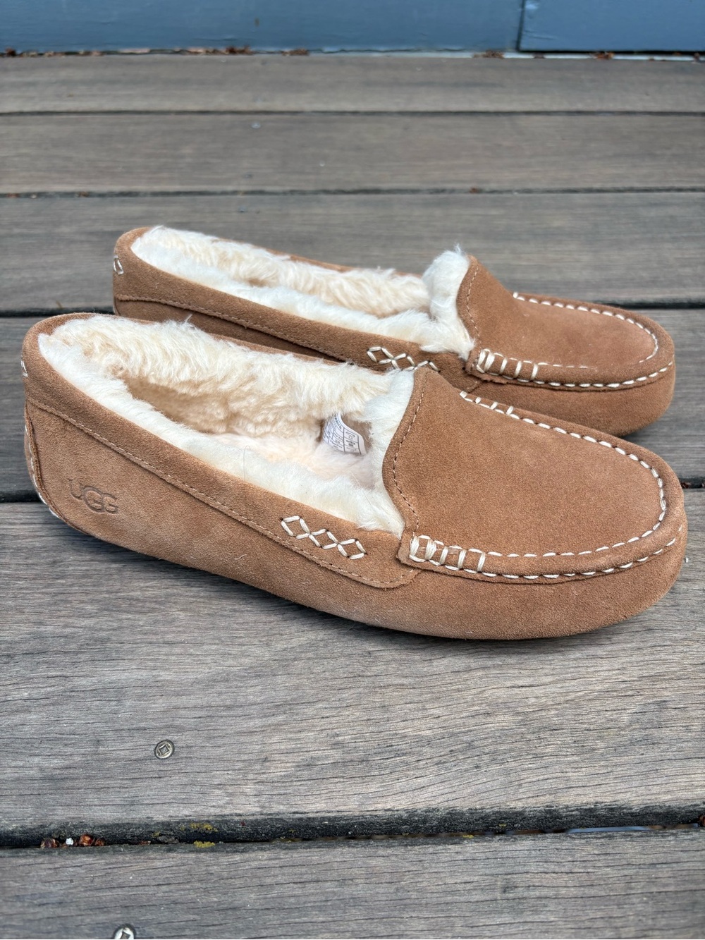 New UGG Chestnut/Tan Suede Shearling Lined Moccasin Slippers